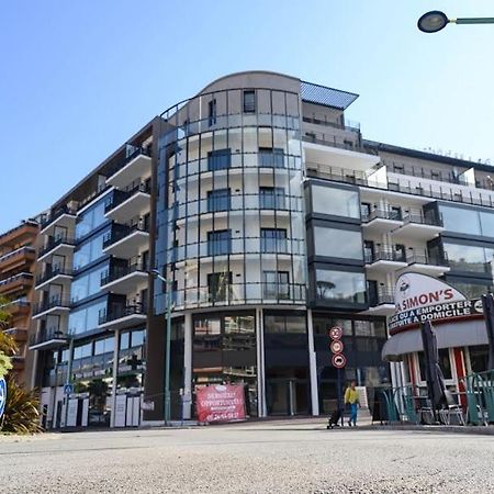 Appartement Tout Equipe Centre Ville Menton Exterior foto