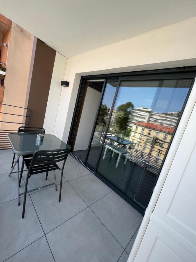 Appartement Tout Equipe Centre Ville Menton Exterior foto