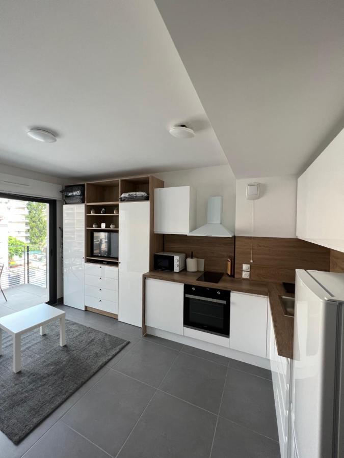 Appartement Tout Equipe Centre Ville Menton Exterior foto